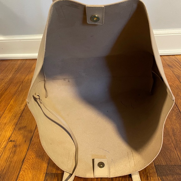 Beautiful Yves Saint Laurent BigBig Leather Tote - Picture 7 of 10